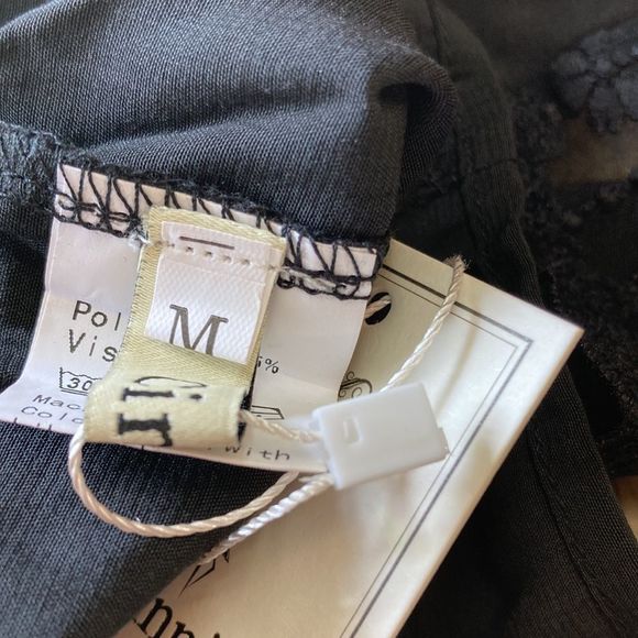 Cinnie Black Double-V Lace-Back Sleeveless Top Medium NWT - Picture 5 of 7